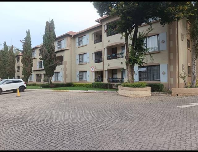 2 BEDROOM PROPERTY TO RENT IN NIEUW MUCKLENEUK